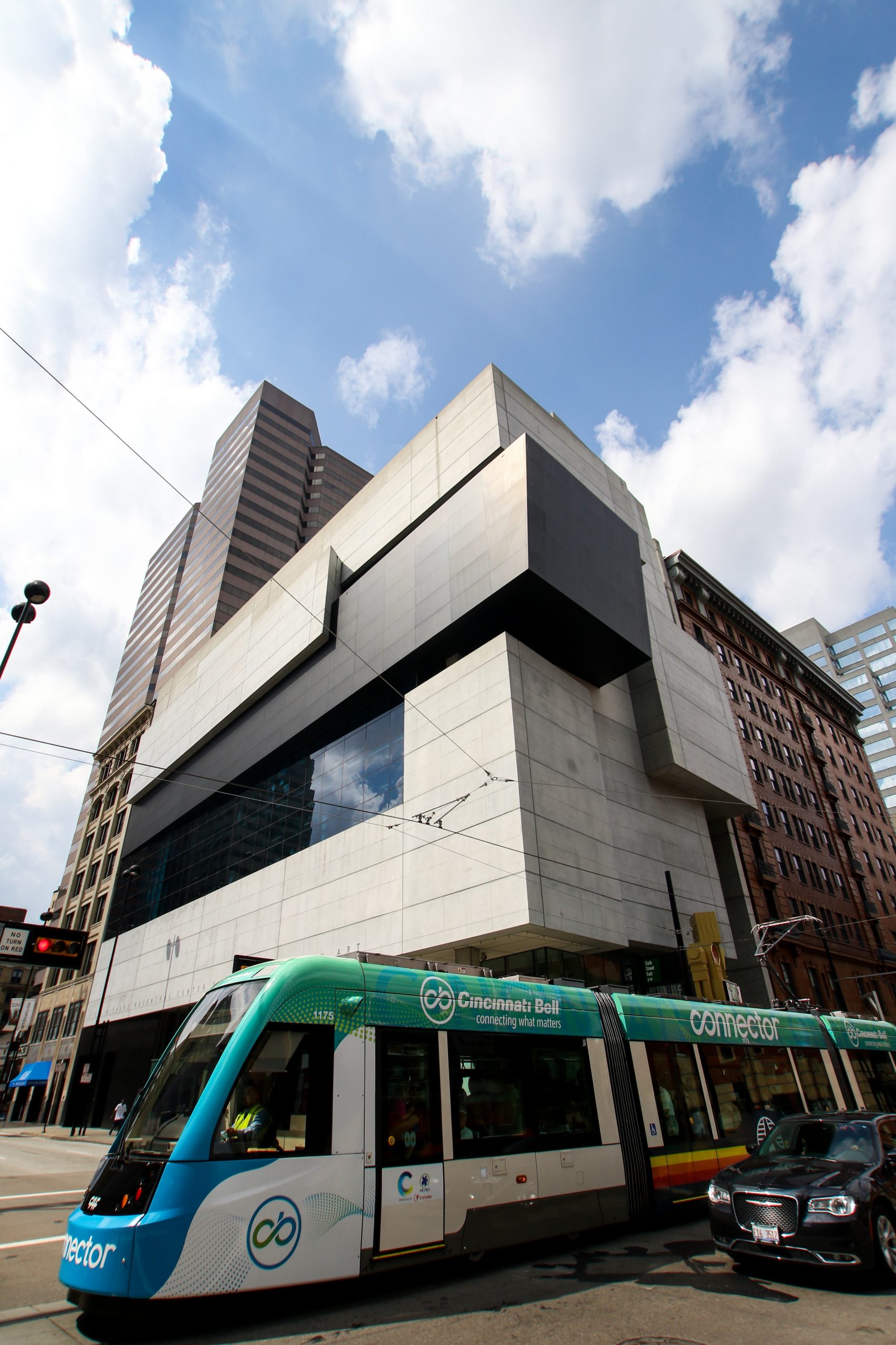 Cincinnati streetcar driving by Contemporary Art Museum in Cincinnati