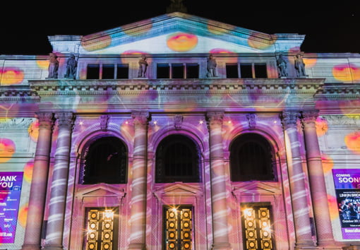 light projection Cincinnati art museum building for BLINK cincinnati